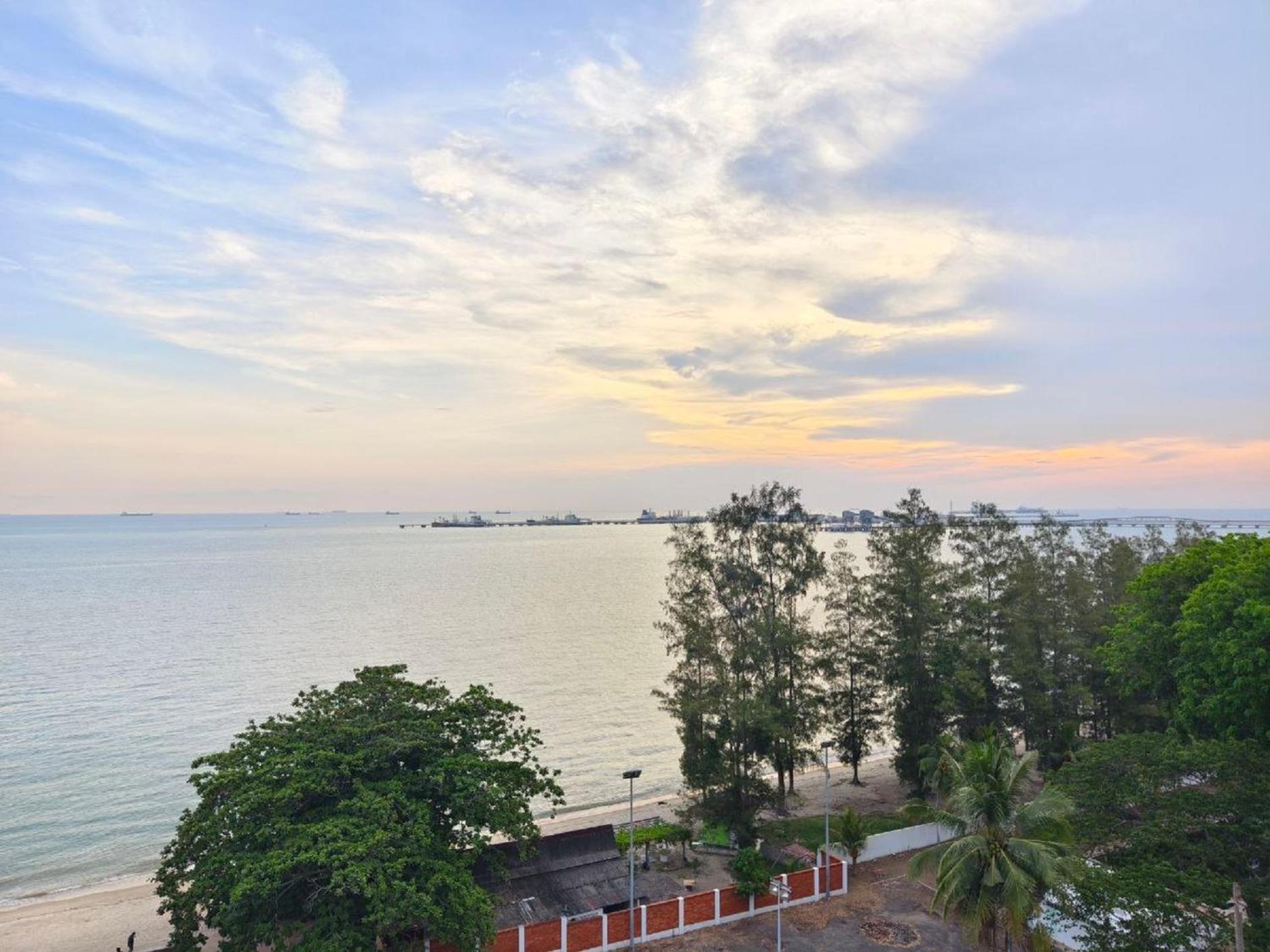 Mutiara Melaka Beach Resort By Glex Tangga Batu Eksteriør bilde